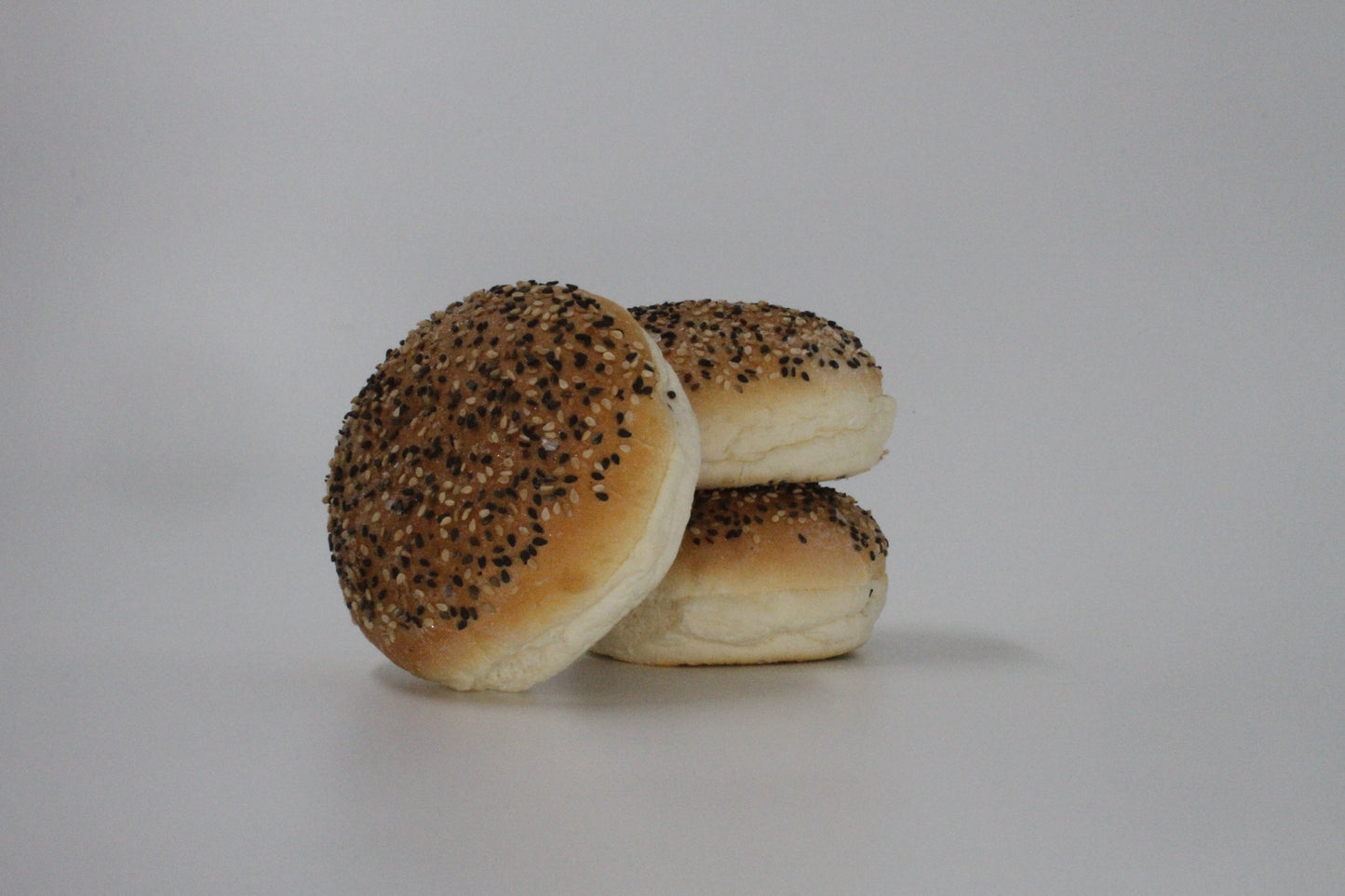Brood | Outback Burger - Brioche Bun met sesamzaadjes 'Deluxe' DV 70gr per doos van 24 stuks